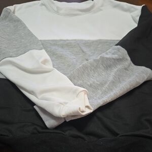 SHEIN Black Crewneck Sweatshirt with Label Detail